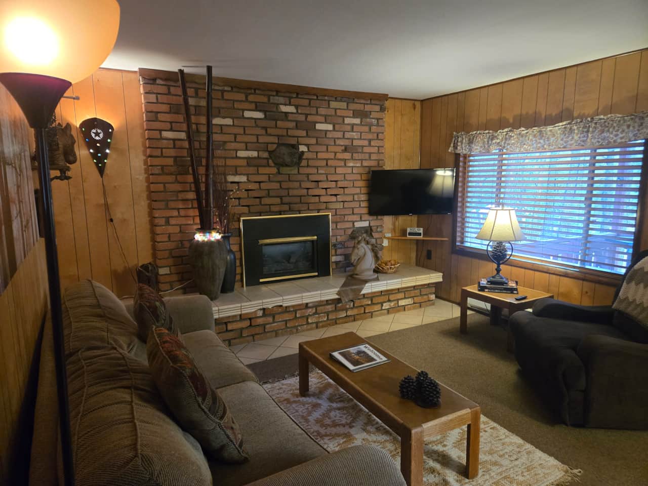 Cabin 10 Living Room
