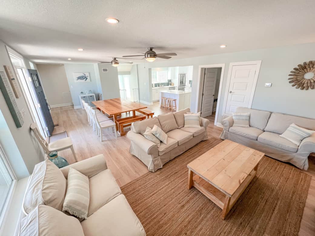 Middle/2nd Floor Living Room