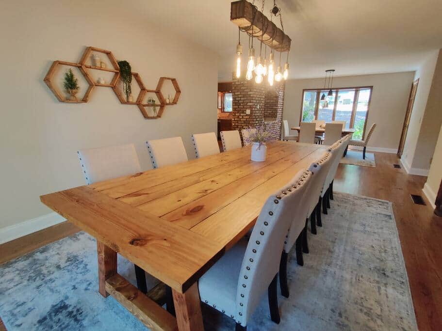 Dining Room Seats 16 People