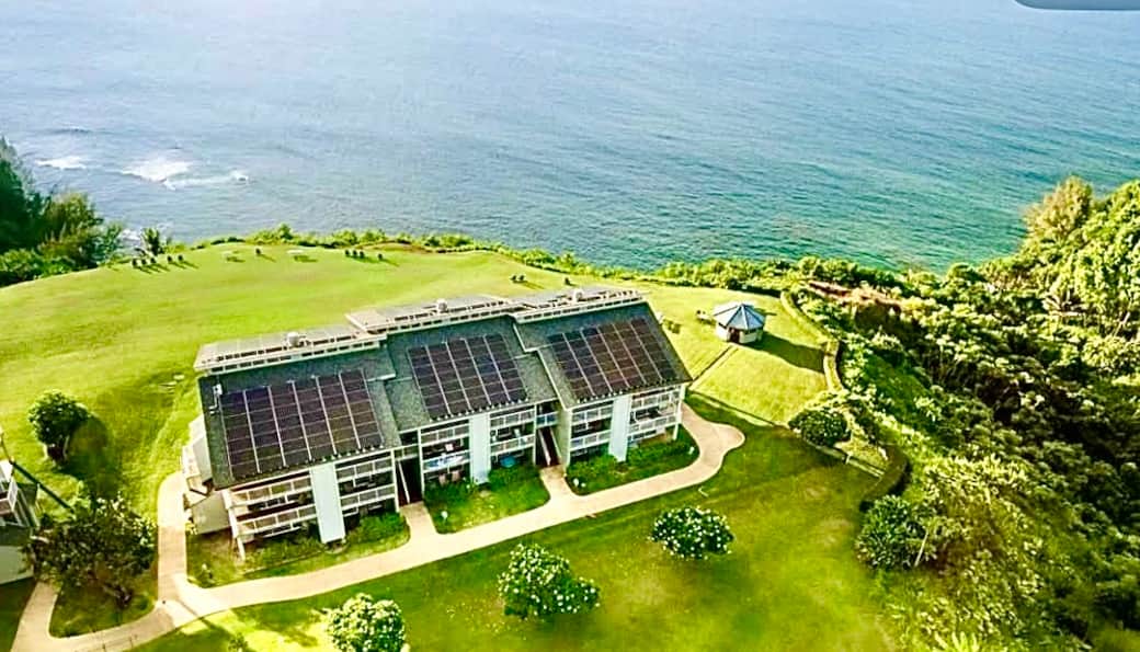 Bird's eye view with water view