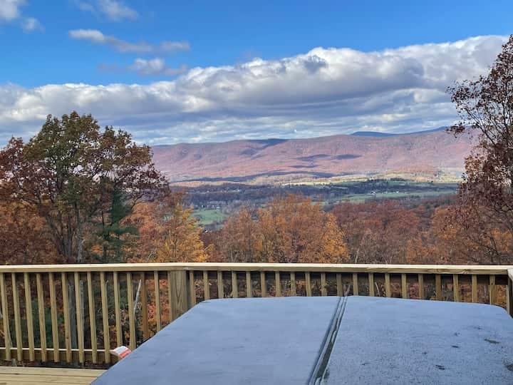 Elevate your stay: Enjoy a hot tub soak for up to 4 guests, with breathtaking mountain views!