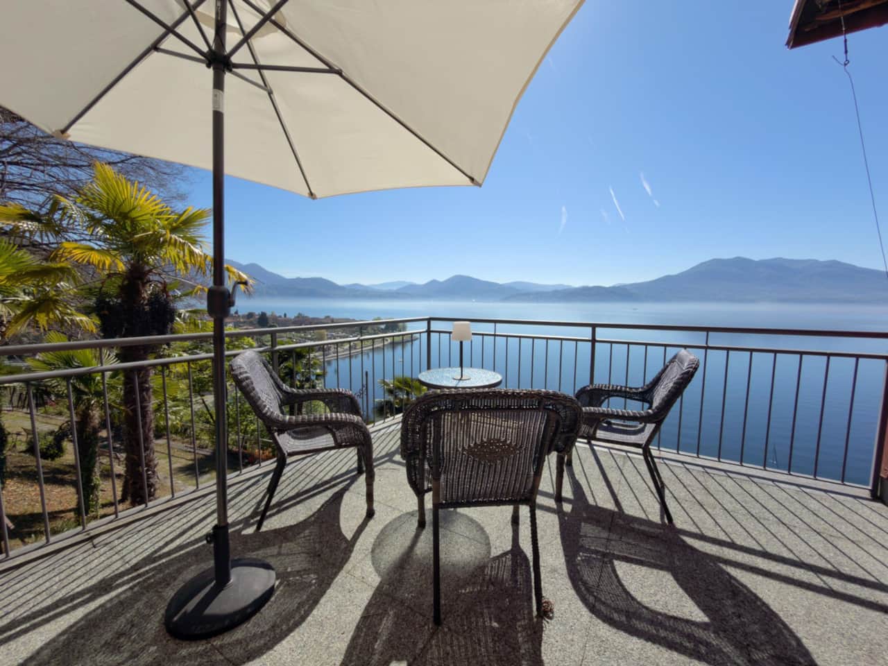 Terrasse Seeblick Zimmer Zaffiro Villa Angelina Lago Maggiore Cannero