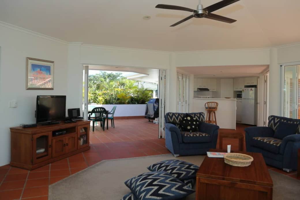 Beaches No 6 - Sitting to Kitchen Beaches No 6 - Sitting to Kitchen