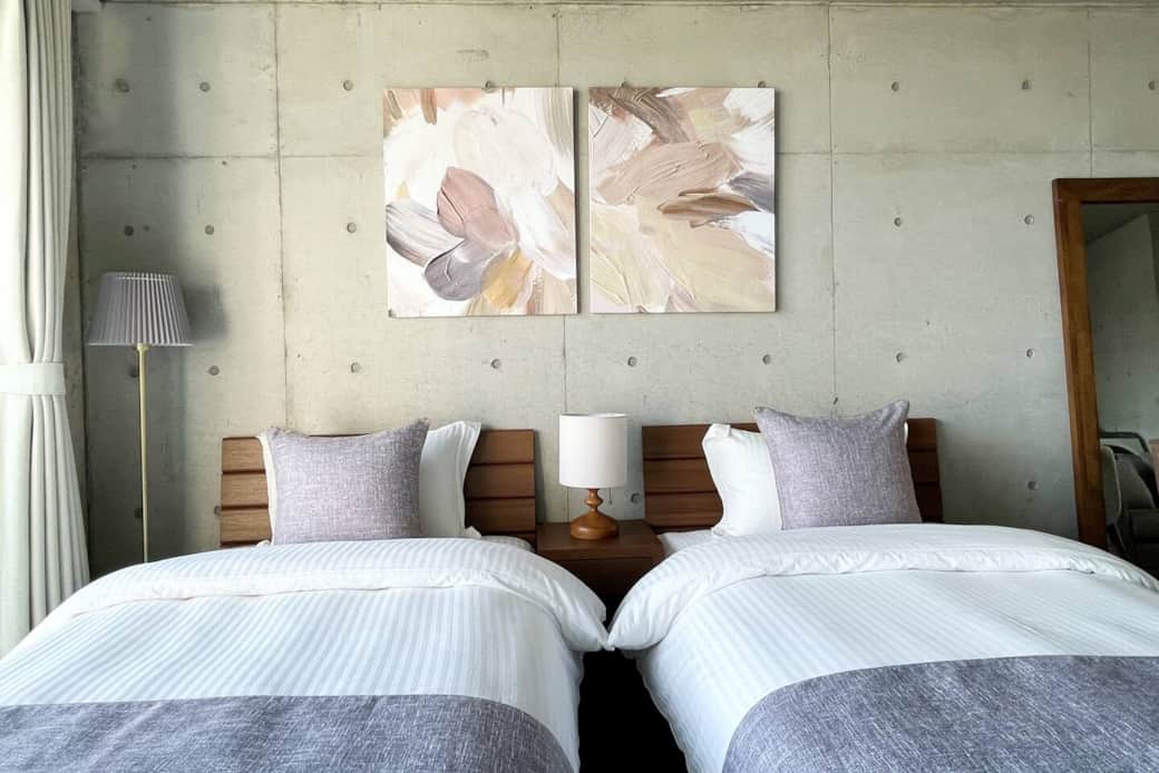 Two Sealy single beds (101 × 195 cm)