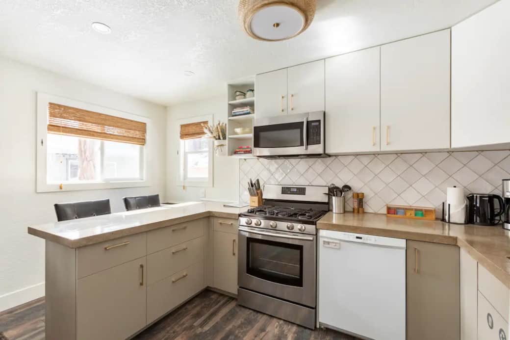 Spacious kitchen and eating area (two additional stools are located in the downstairs closet) Spacious kitchen and eating area (two additional stools are located in the downstairs closet)