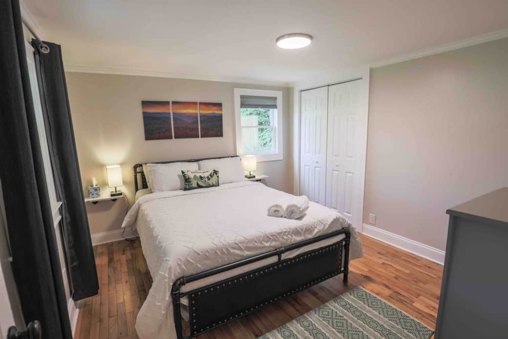 1st bedroom with queen memory foam bed 1st bedroom with queen memory foam bed