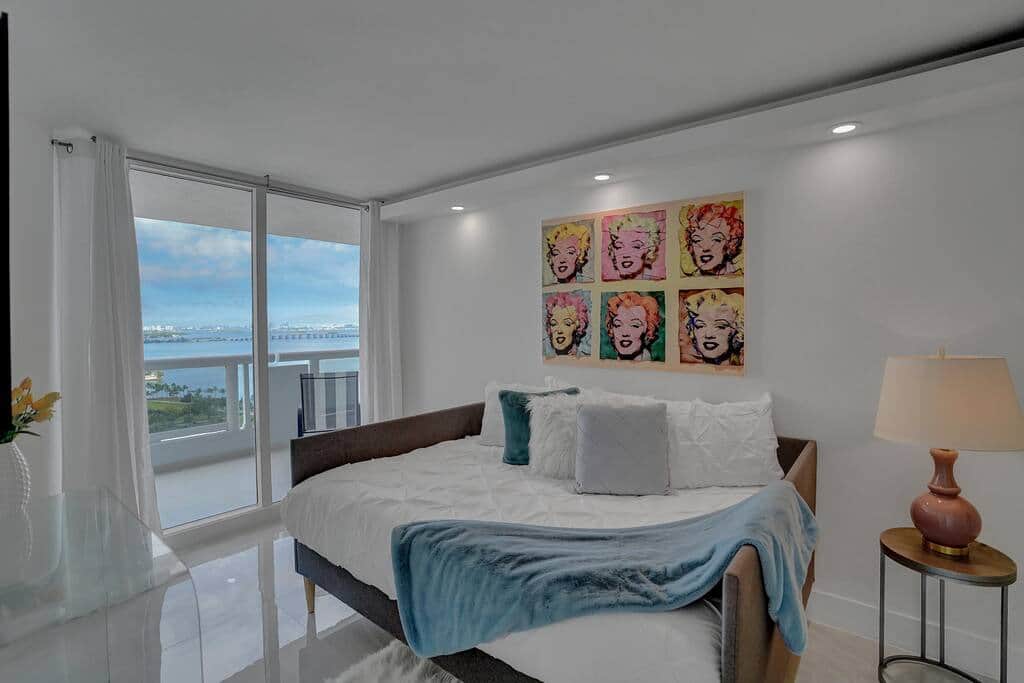 3rd bedroom, full size daybed, Roku streaming tv, closet, balcony access with water views!