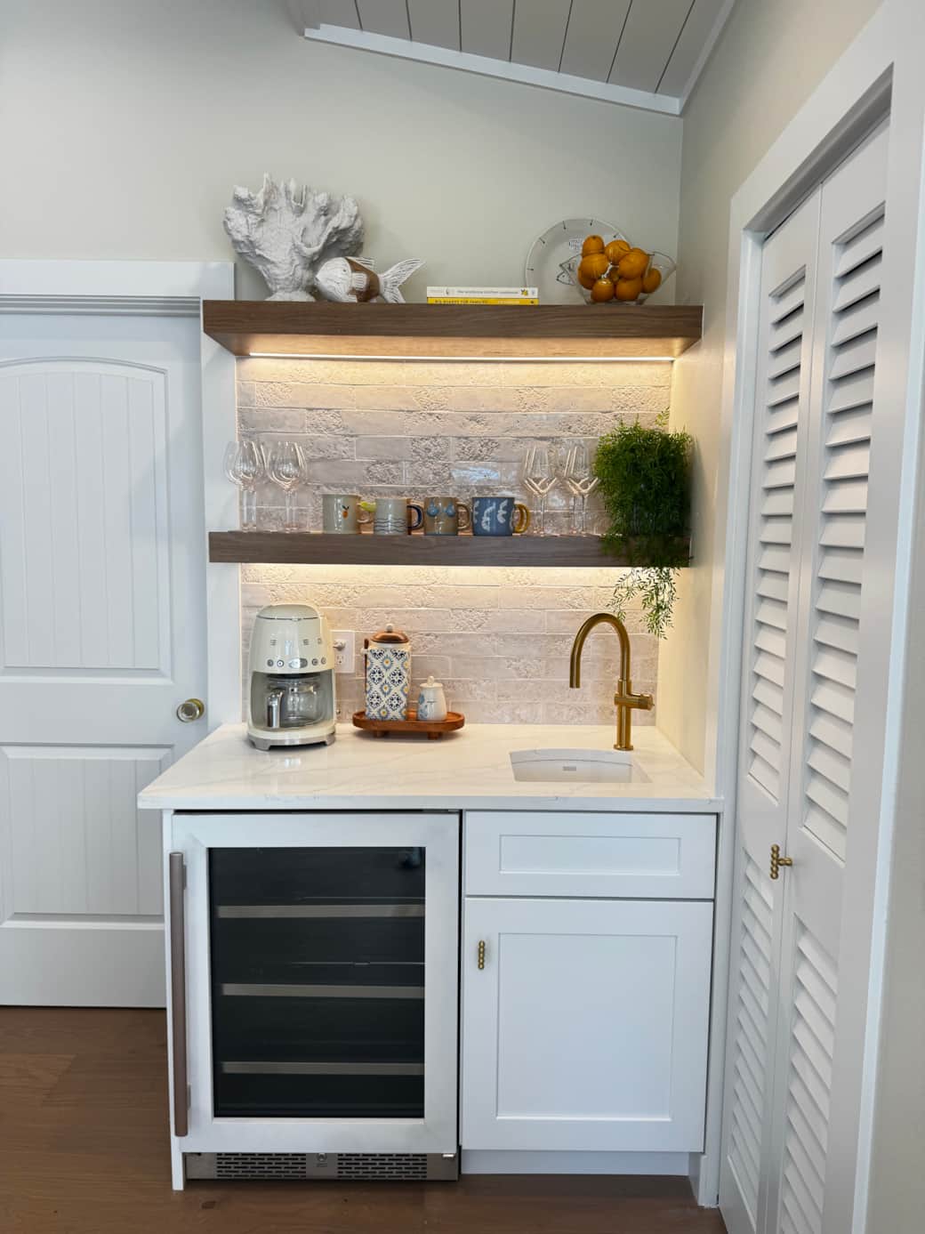 Wet bar + pantry. Wet bar + pantry.
