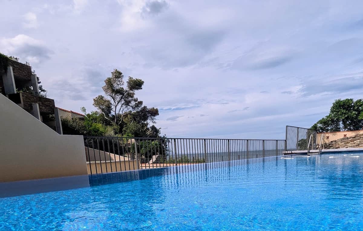 Infinity pool with sea views