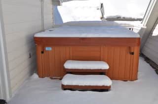 The home has access to a shared (with guest house next door) outdoor hot tub The home has access to a shared (with guest house next door) outdoor hot tub