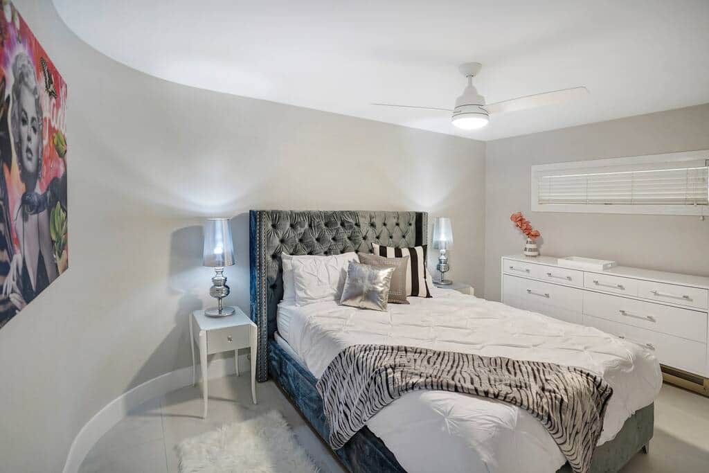 3rd interior bedroom, queen bed, Roku streaming tv