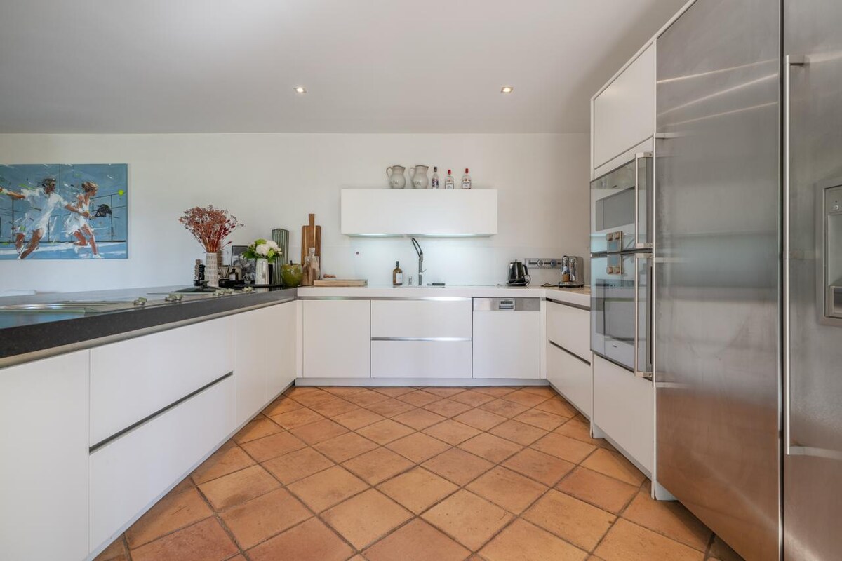 Provençal farmhouse & padel court swimming pool AC