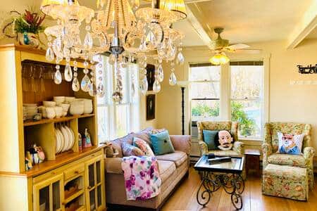 Perfect blend of vintage style with modern comforts. Clean, bright, comfortable.