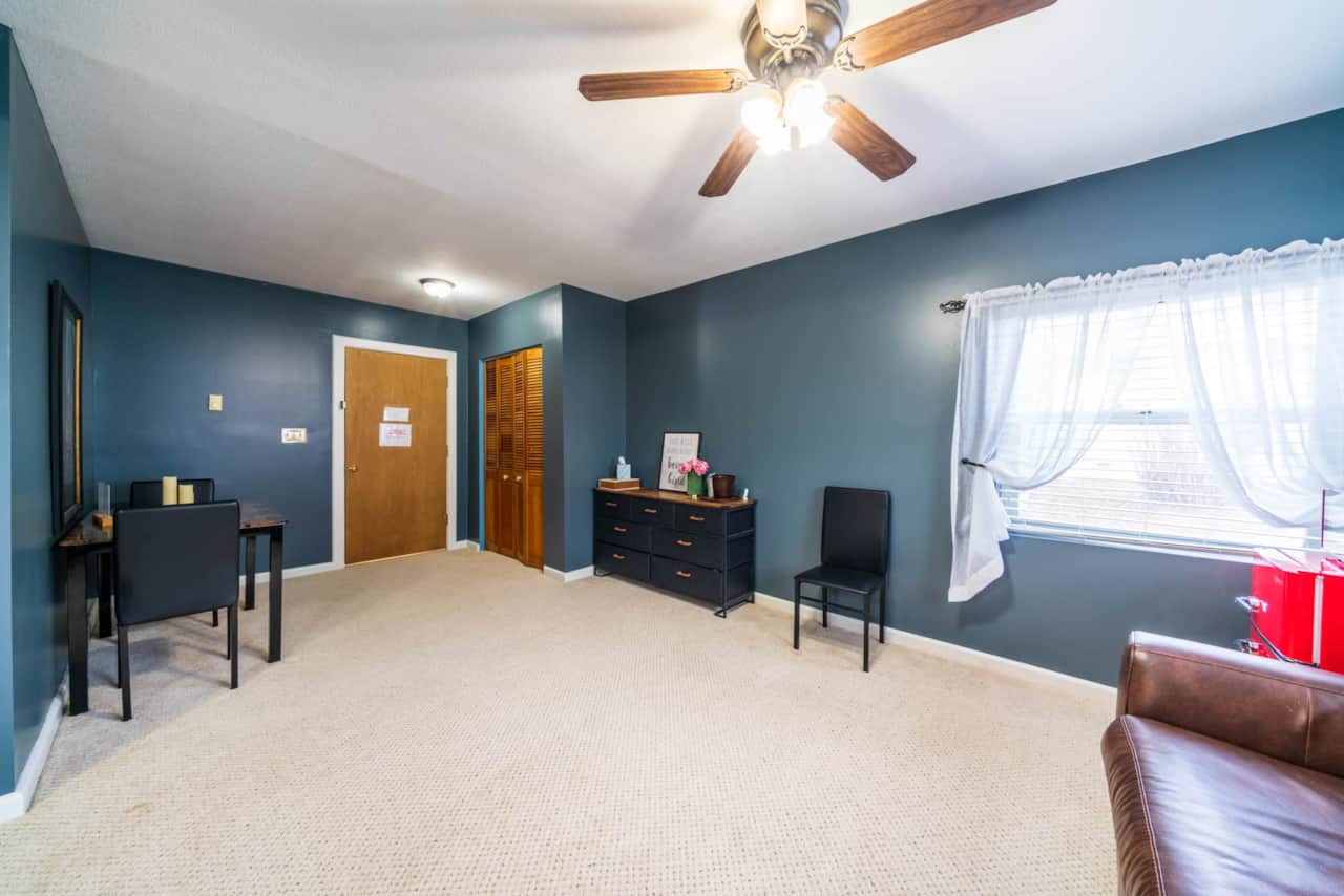 Suite 8 (King Bed and Pull out Couch)