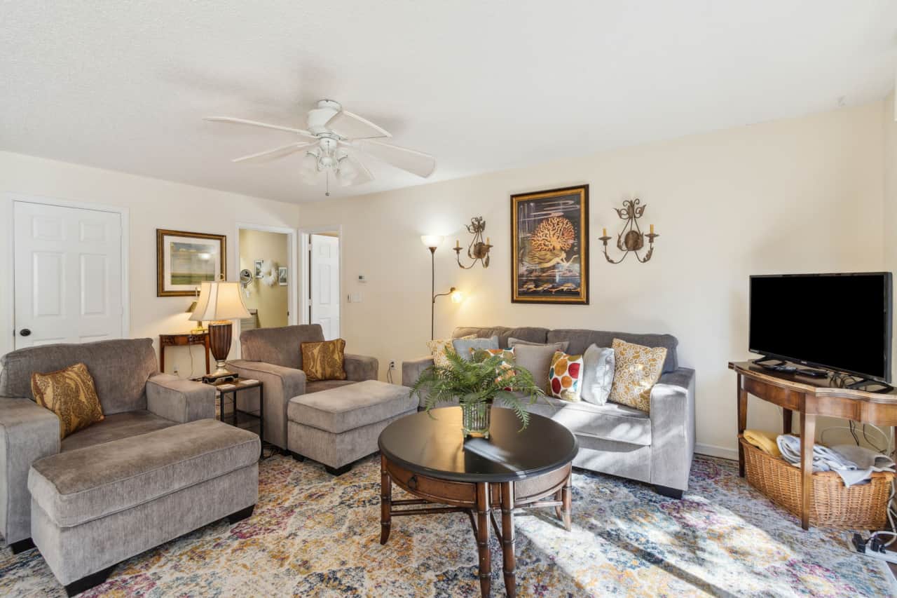 2893 Forest Ridge Dr - Living Area 3