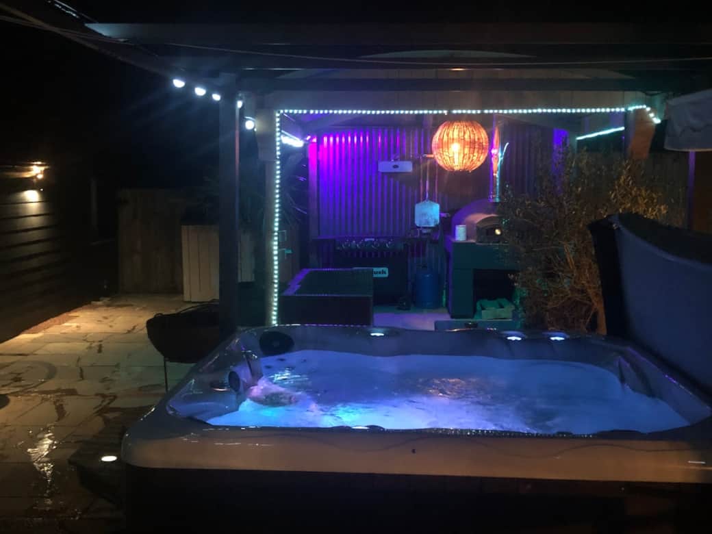 Hot tub by night …