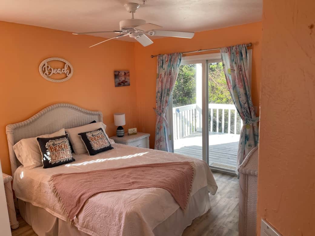 Second floor queen bedroom