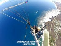 parapente bi place au dessus mer