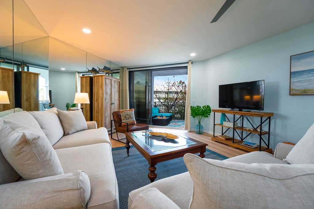 Spacious Living Room 