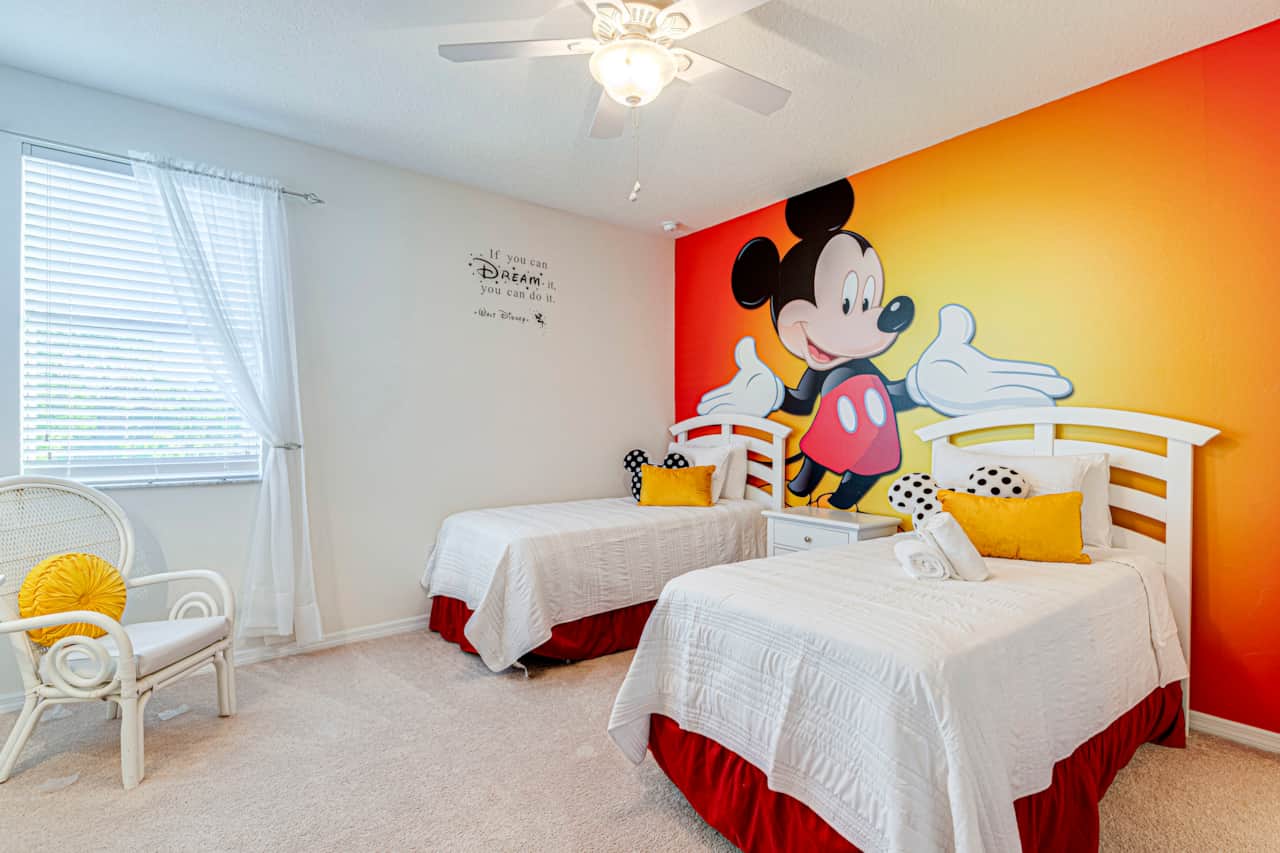 Twin Themed Bedroom 4