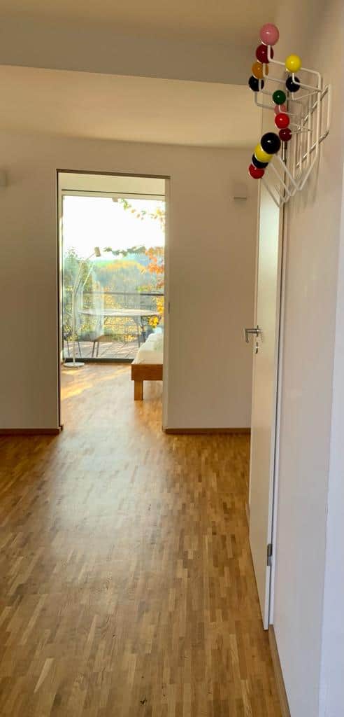 Blick vom Flur ins Schlafzimmer