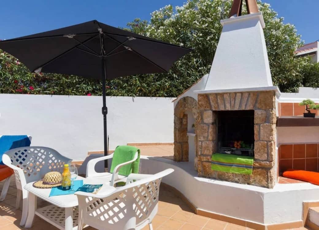 Poolside BBQ for al fresco dining