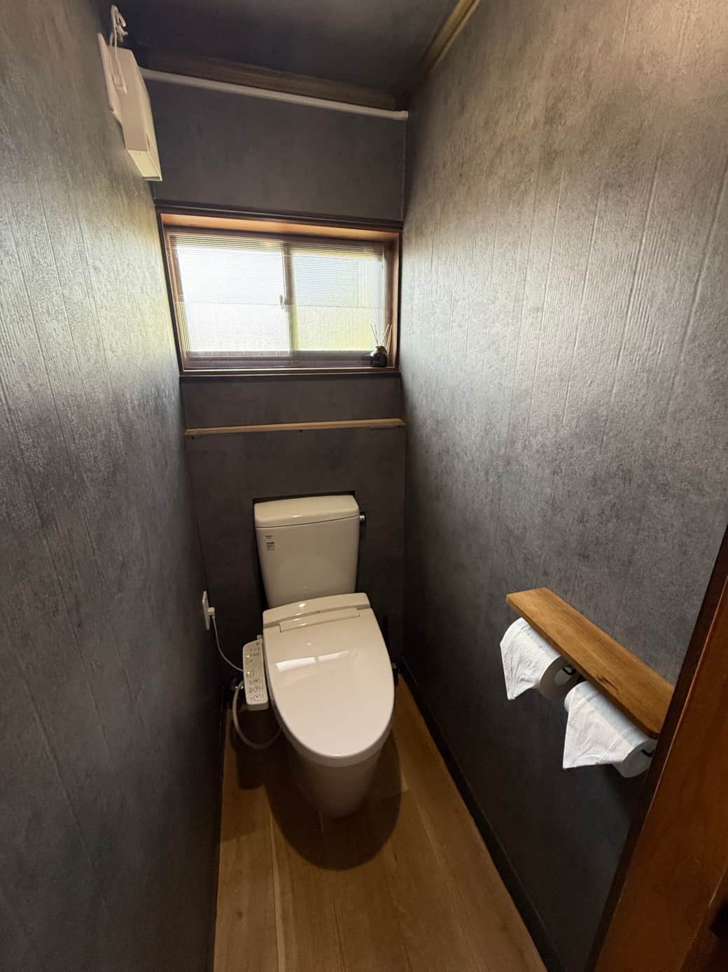 Toilet 2