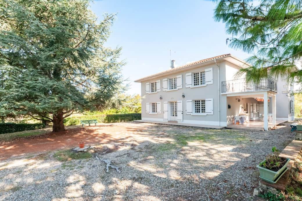 Profitez de cette superbe maison de campagne  et ses alentours.