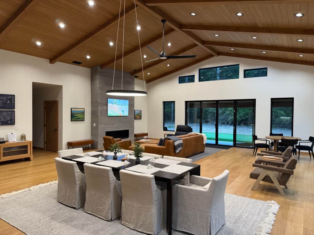 Smart TV + Fireplace