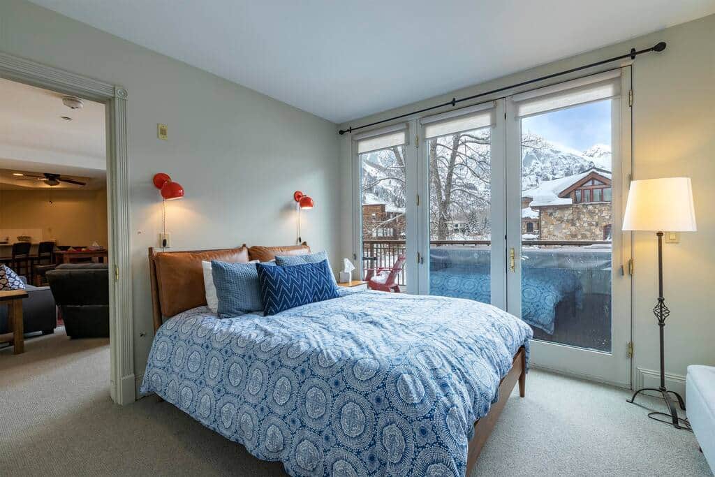 Recently renovated, brand-new bed, televisions, and furniture. 