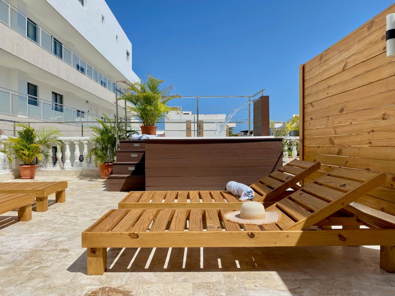 Shared Rooftop with Jacuzzi