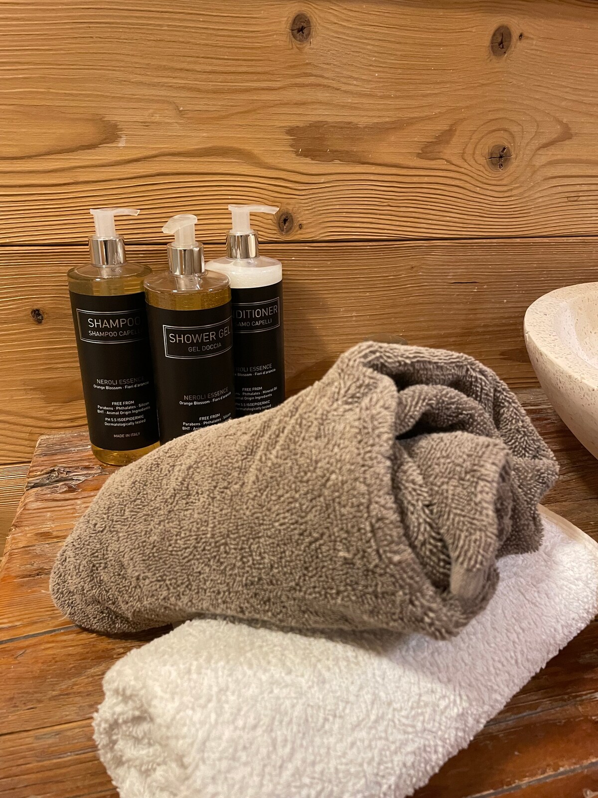 Linge de toilette et produits d'accueil fournis