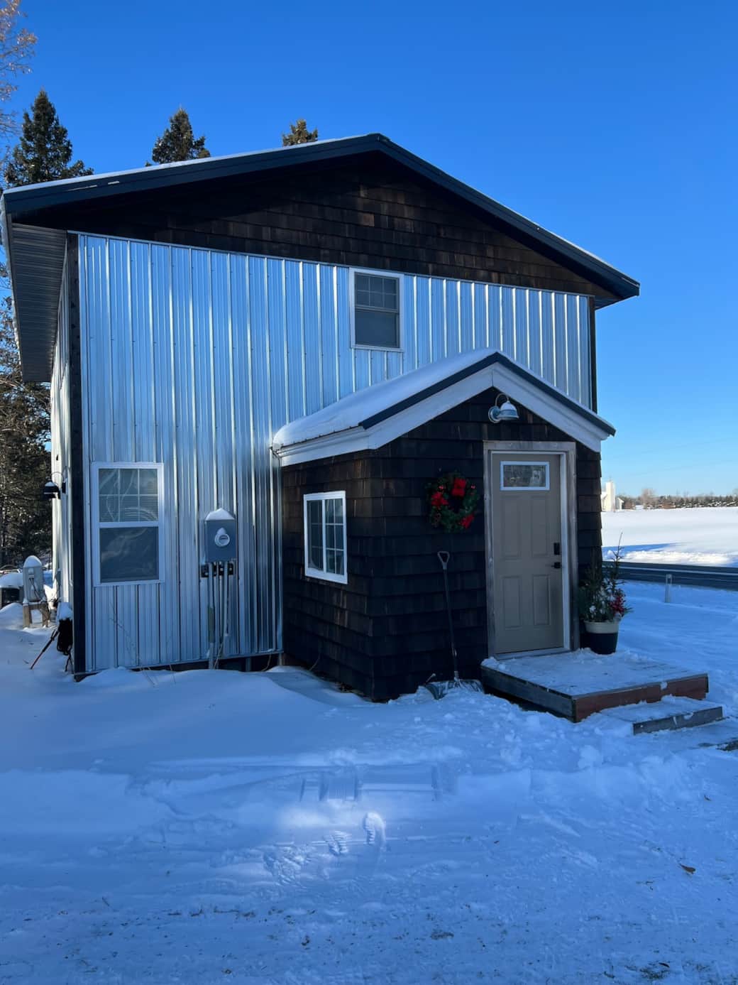 Schlage smart lock with unique code per stay — self check-in, free carport parking. No keys needed