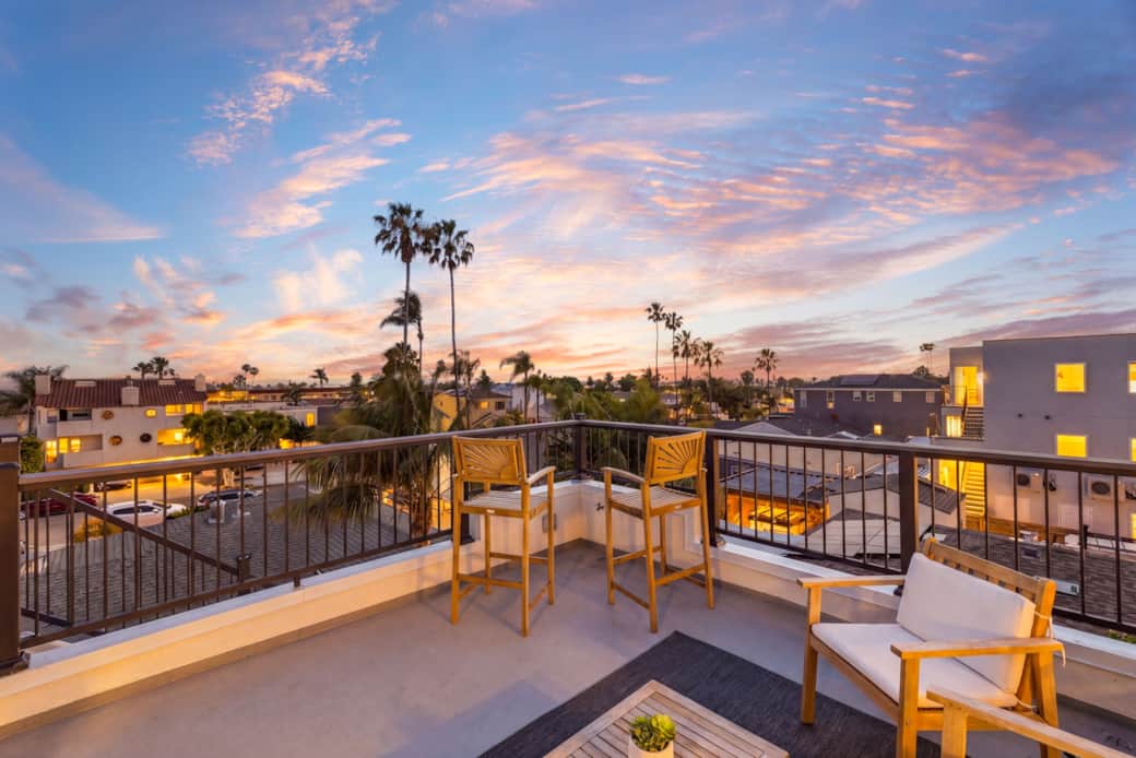 Rooftop Deck with views Rooftop Deck with views