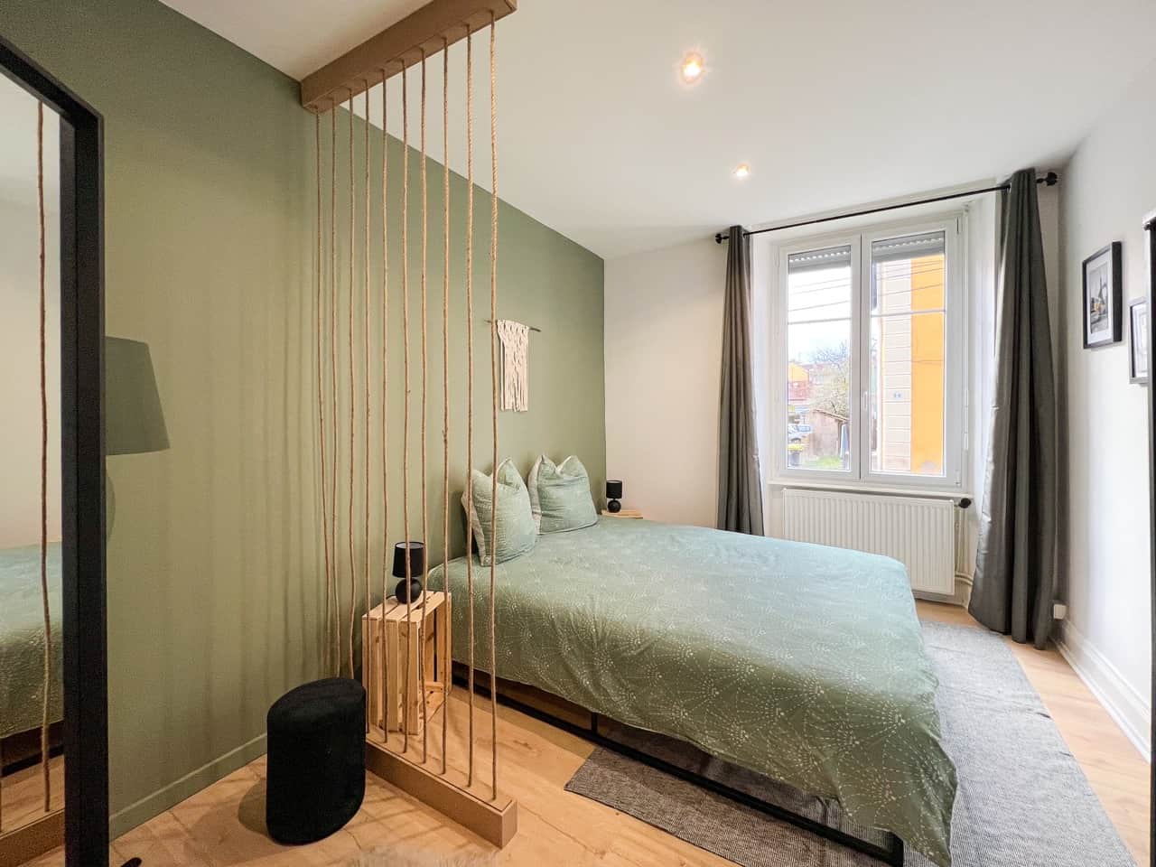 10m2 bedroom with 160 x 200 memory foam mattress