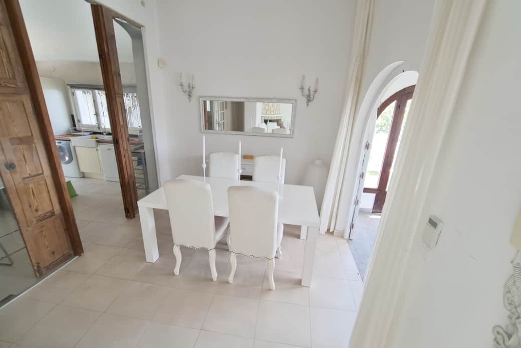 Indoor dinning room