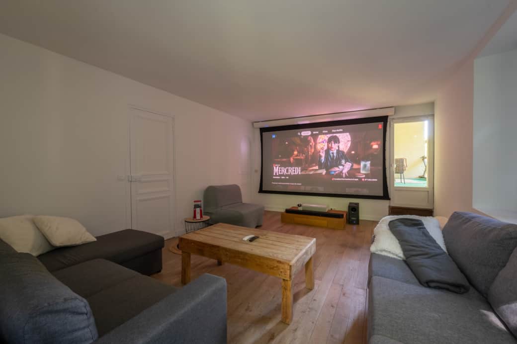 chambre 03 home cinéma et accès terrasse