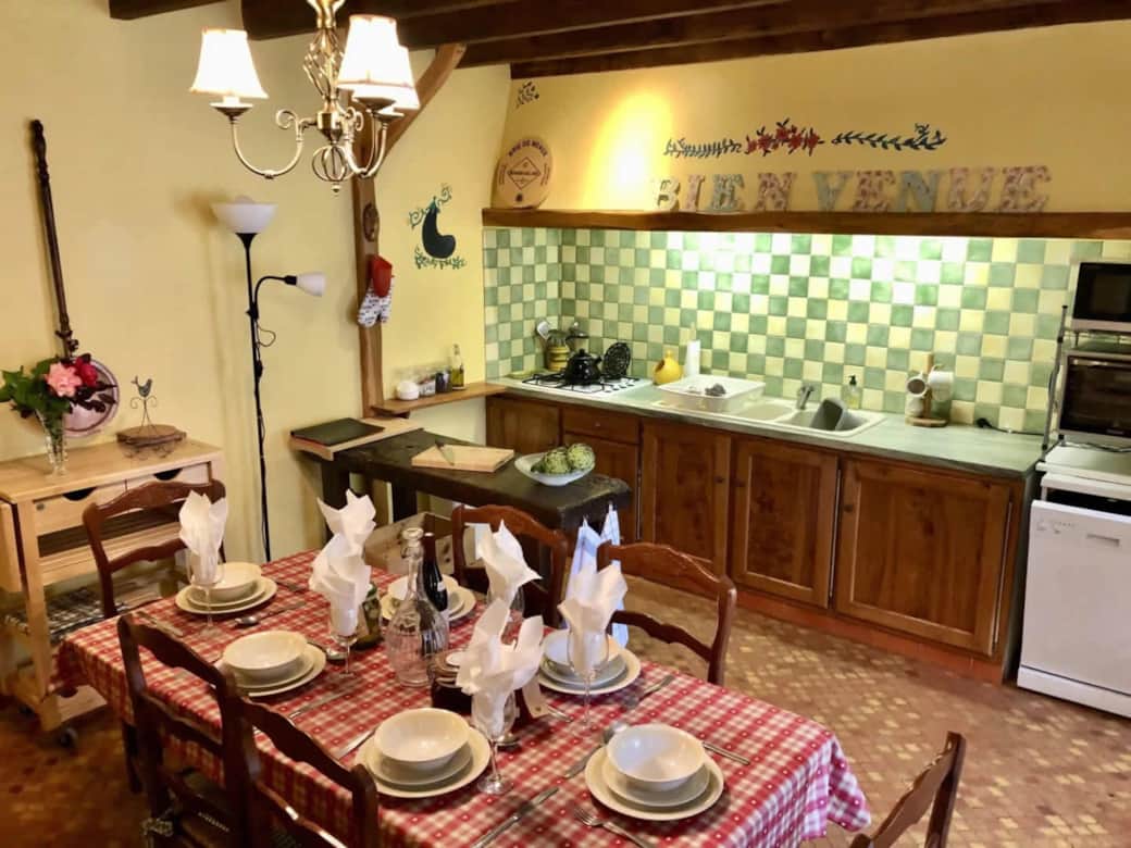 De boerderijkeuken en eetkamer De boerderijkeuken en eetkamer