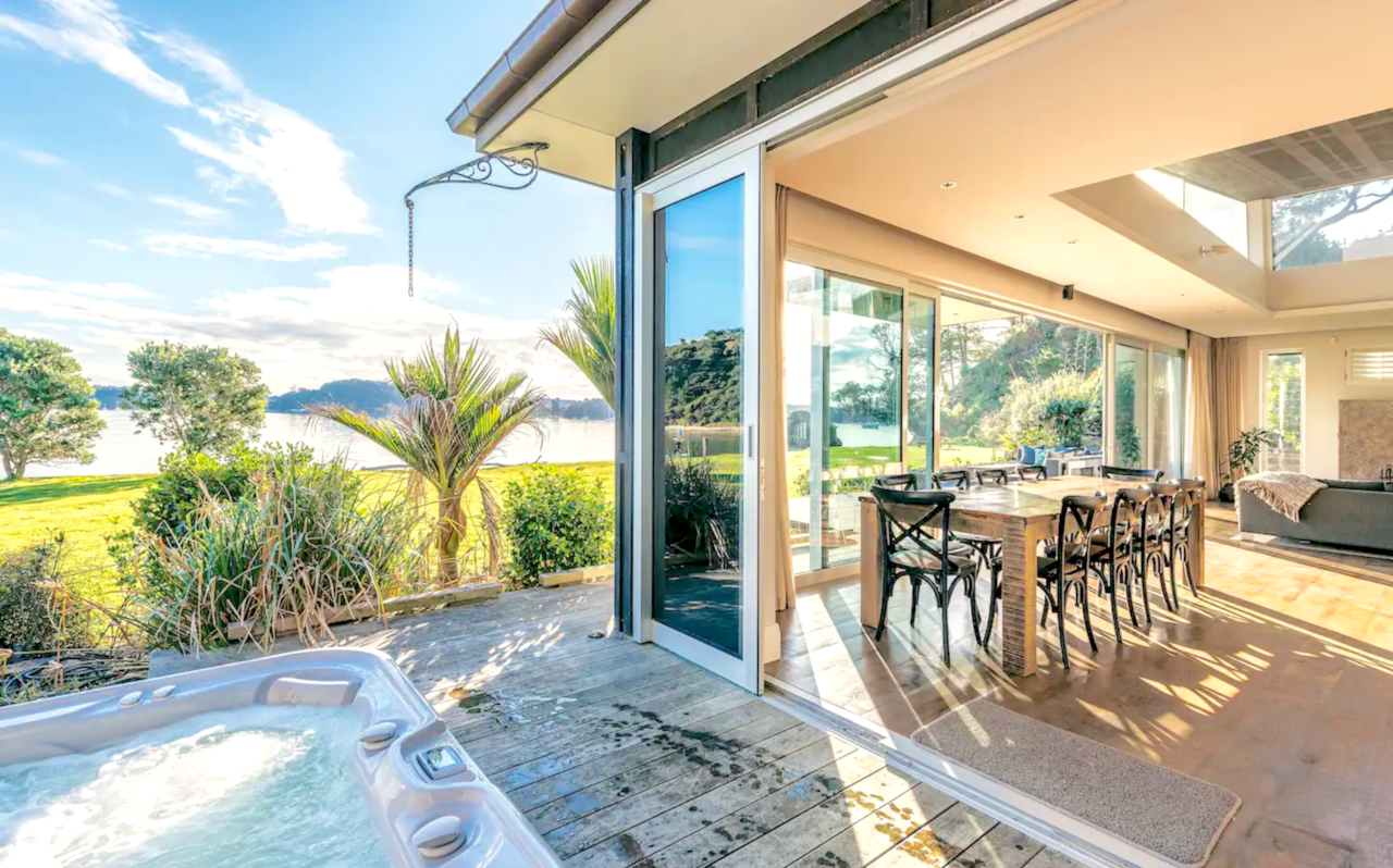Front deck Spa 