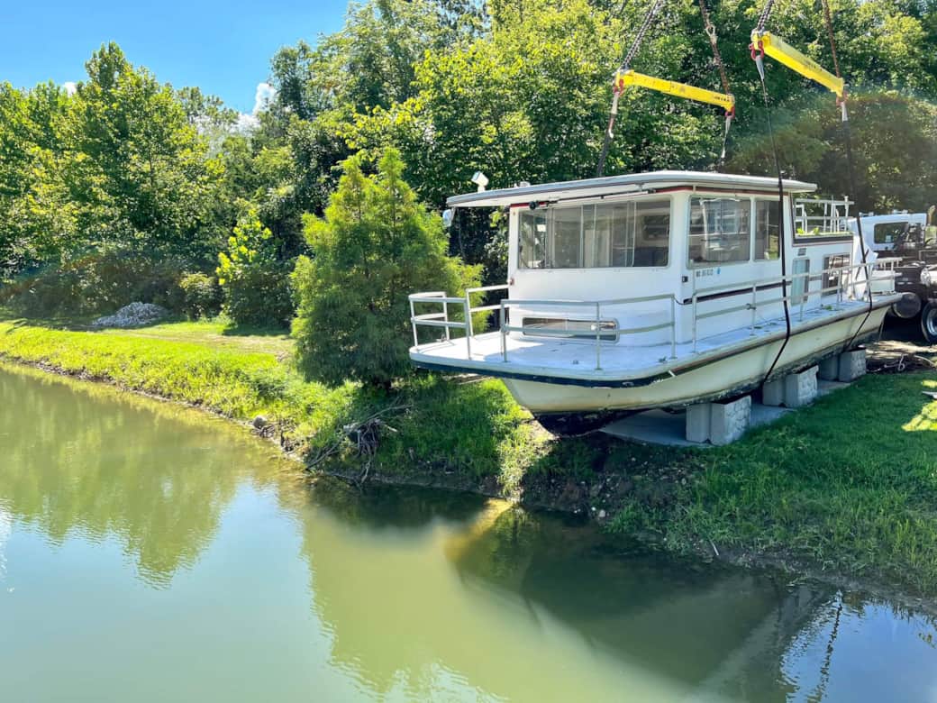 Lost Hill Lake Happy Dayz Houseboat Boat House in Saint Clair