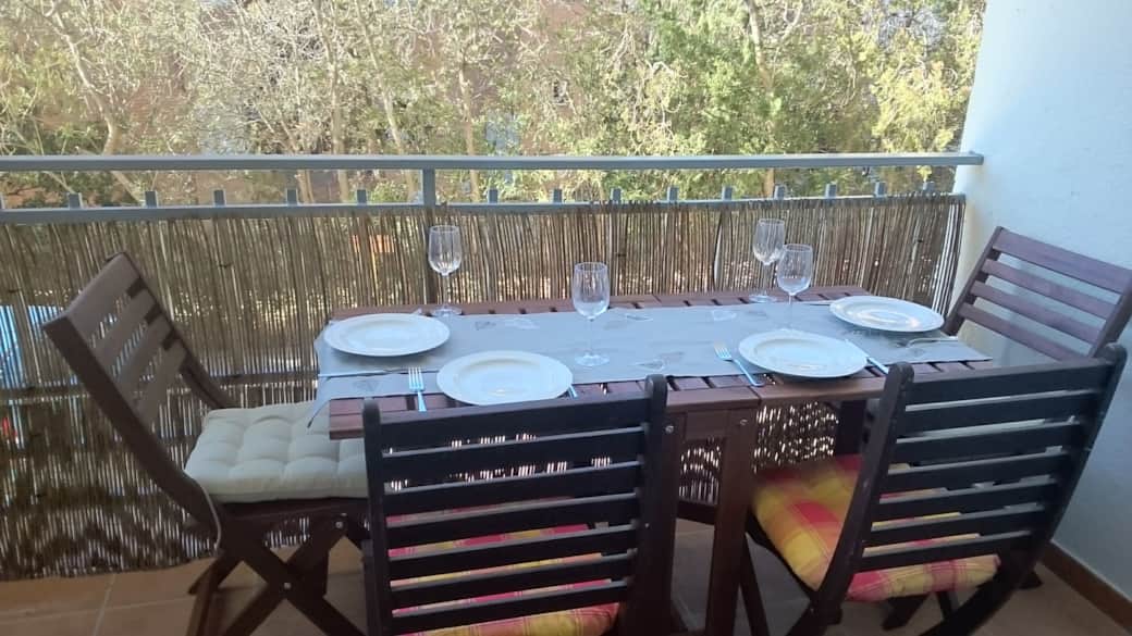 Comfortably seats up to 6 people on the terrace Comfortably seats up to 6 people on the terrace