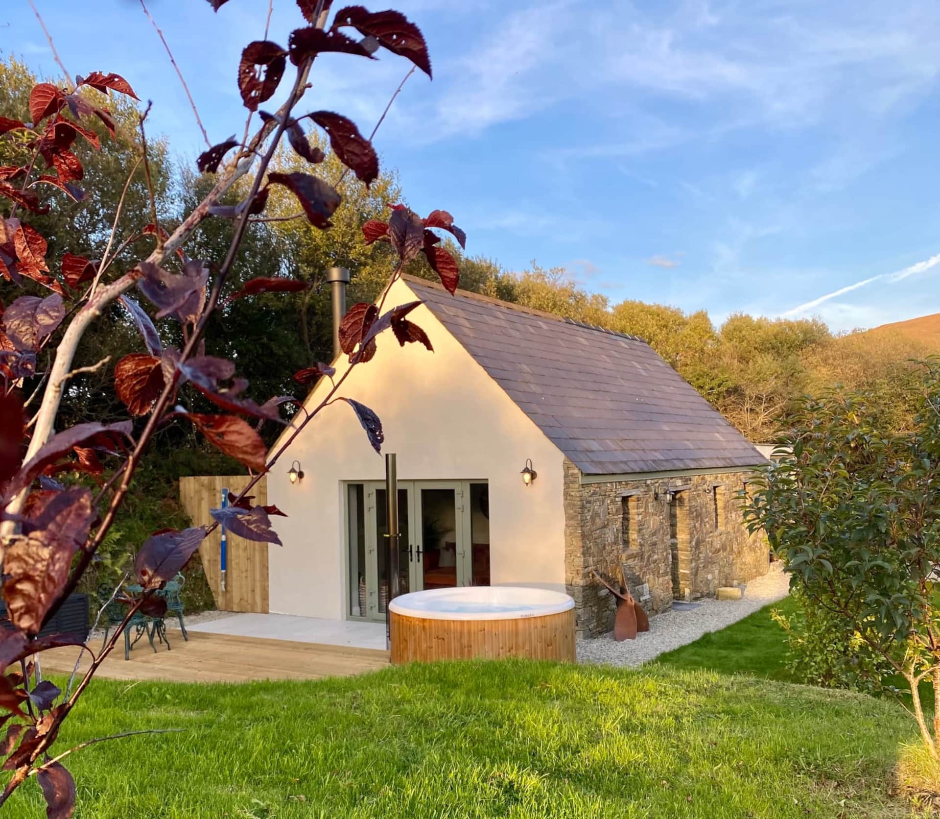 Hot Tub And Exterior of Foxglove Cottage