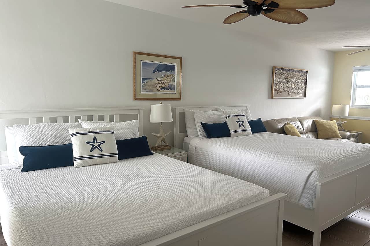 32 - Two Queen Beds.