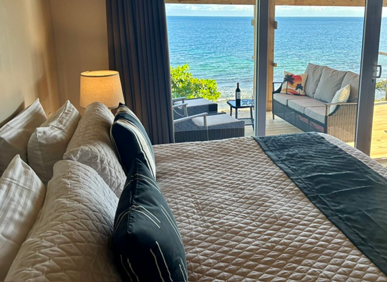 Quatro Vista, South Shore, Utila, HN Interior View