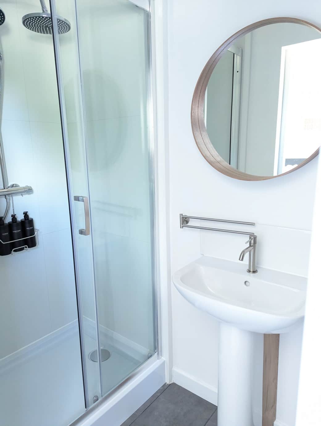 Peach bedroom en suite