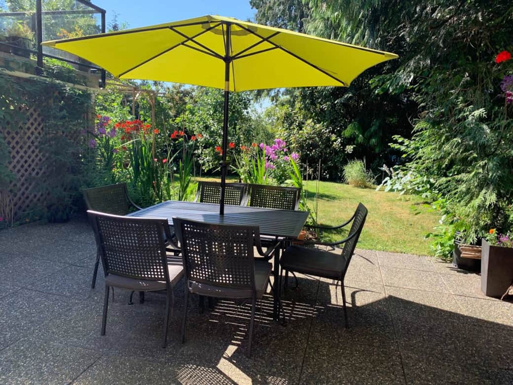 Colourful, quiet garden views with private BBQ Colourful, quiet garden views with private BBQ