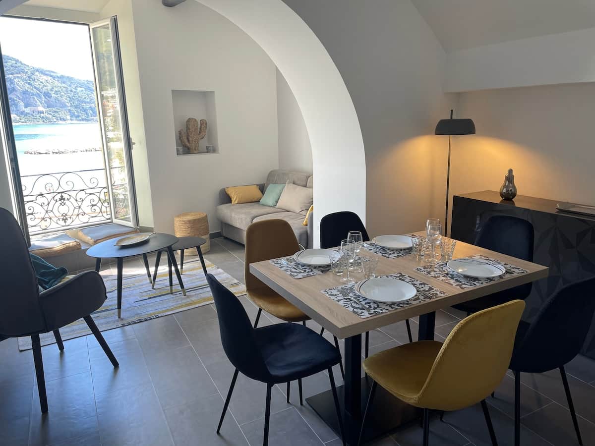 Salle à manger / salon vue mer 