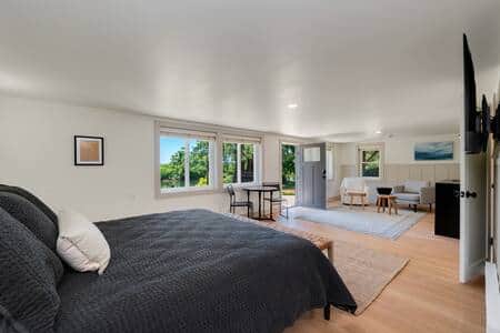 Room 5/Nehalem River Inn