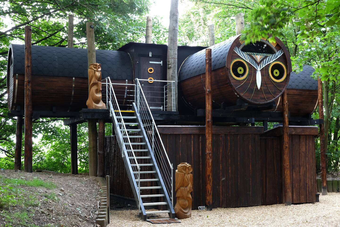 Sleep in the Trees - Hot Tub, Sauna and Slide - Cabin in Chorleywood