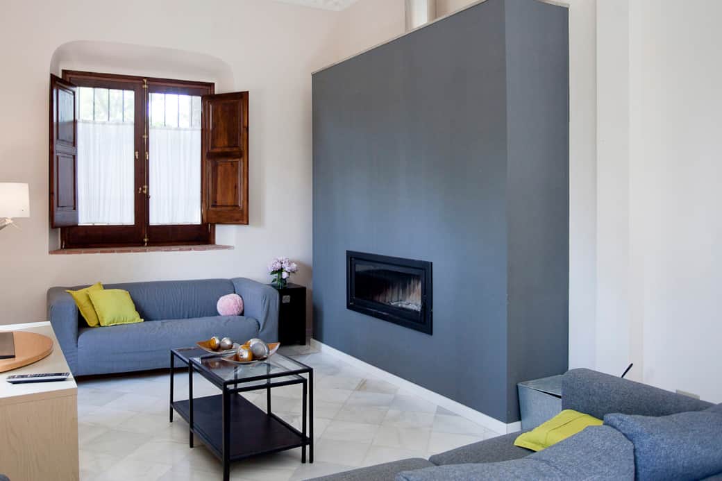 Sofás frente a la chimenea. ¡Ideal en invierno!